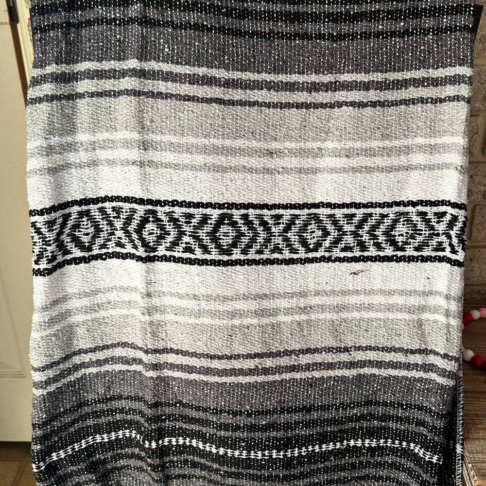 🆕 Authentic Handwoven Mexican Falsa Blanket w/Fringe in BLACK/GRAY